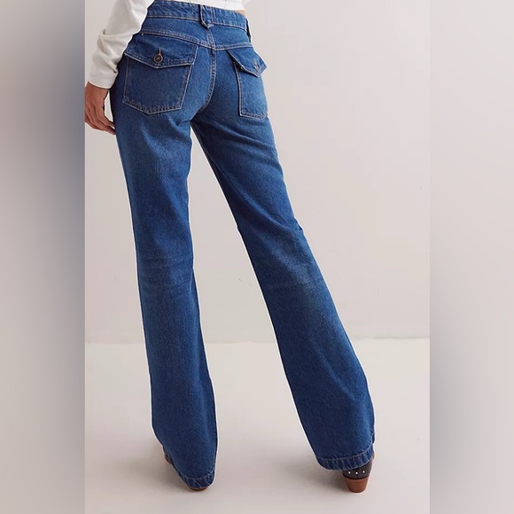 Free People We The Free Flora Low-Rise Bootcut Jeans. NWT. Bourbon blue short - Picture 2 of 8